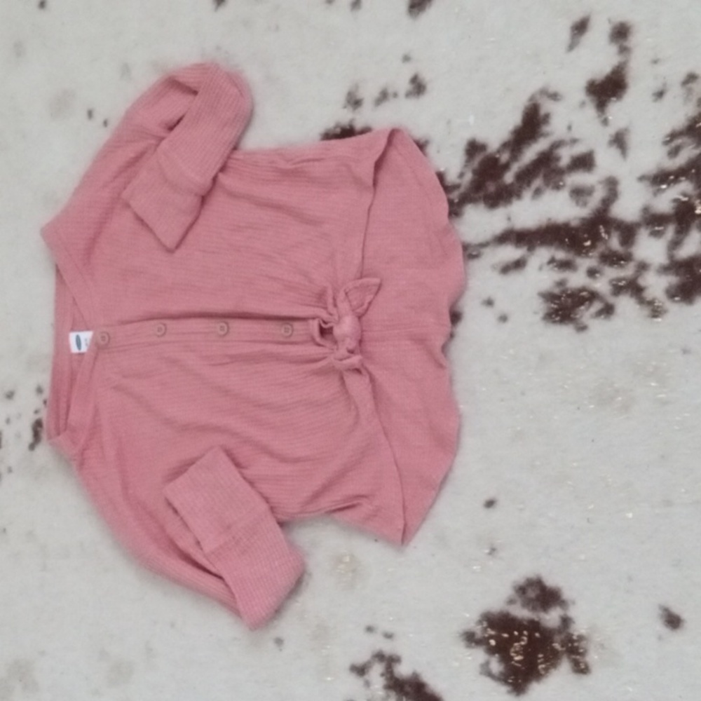 A  pink shirt